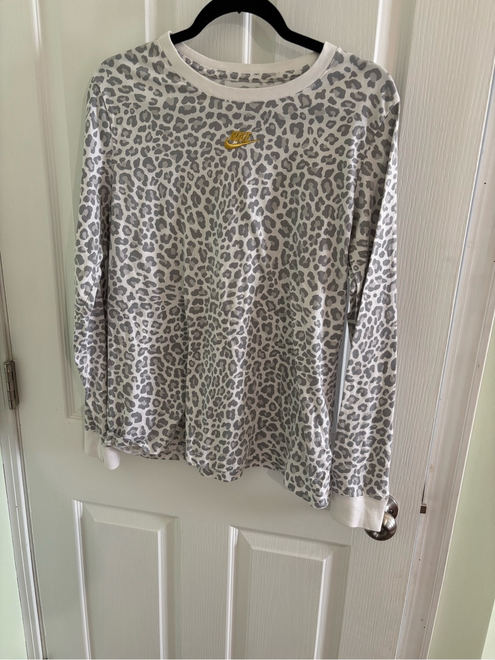 Ladies Nike animal print tee size large